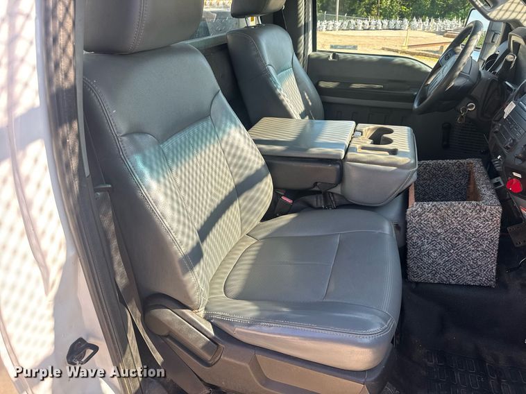 image for item EN4641 2011 Ford F550 XL bucket truck