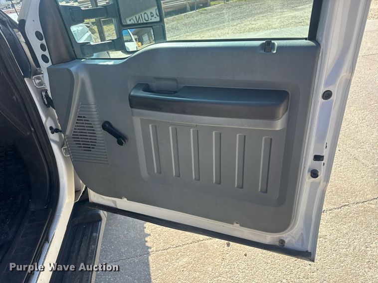 image for item EN4641 2011 Ford F550 XL bucket truck