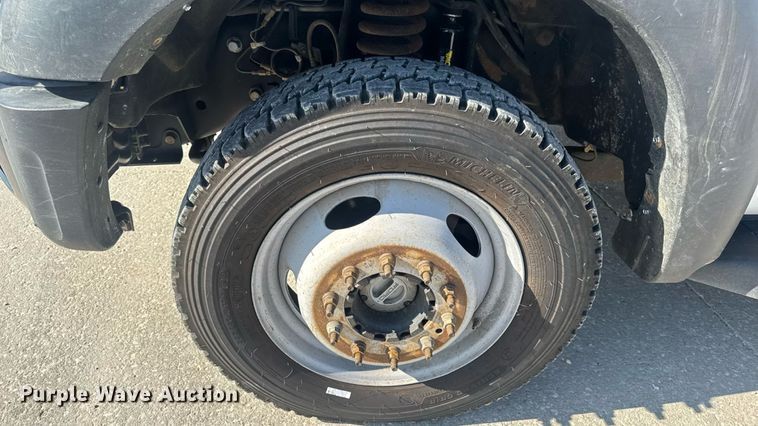 image for item EN4641 2011 Ford F550 XL bucket truck