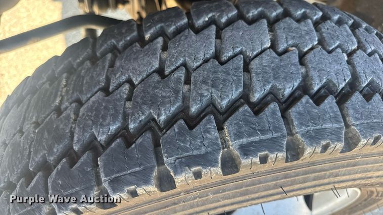 image for item EN4641 2011 Ford F550 XL bucket truck