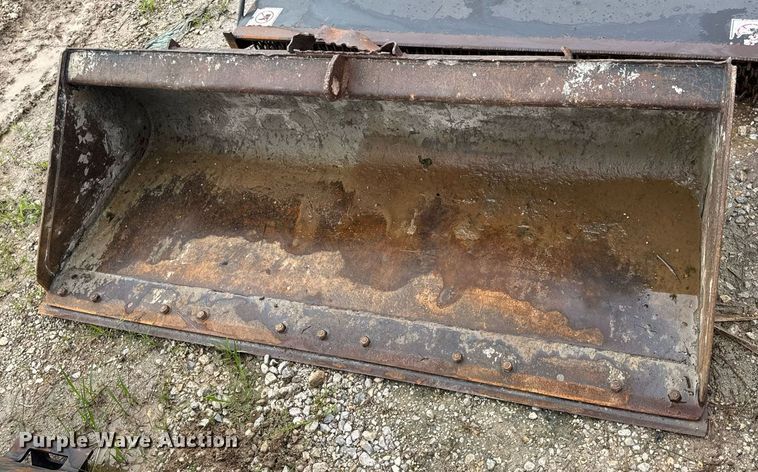 image for item EN4670 Caterpillar skid steer bucket