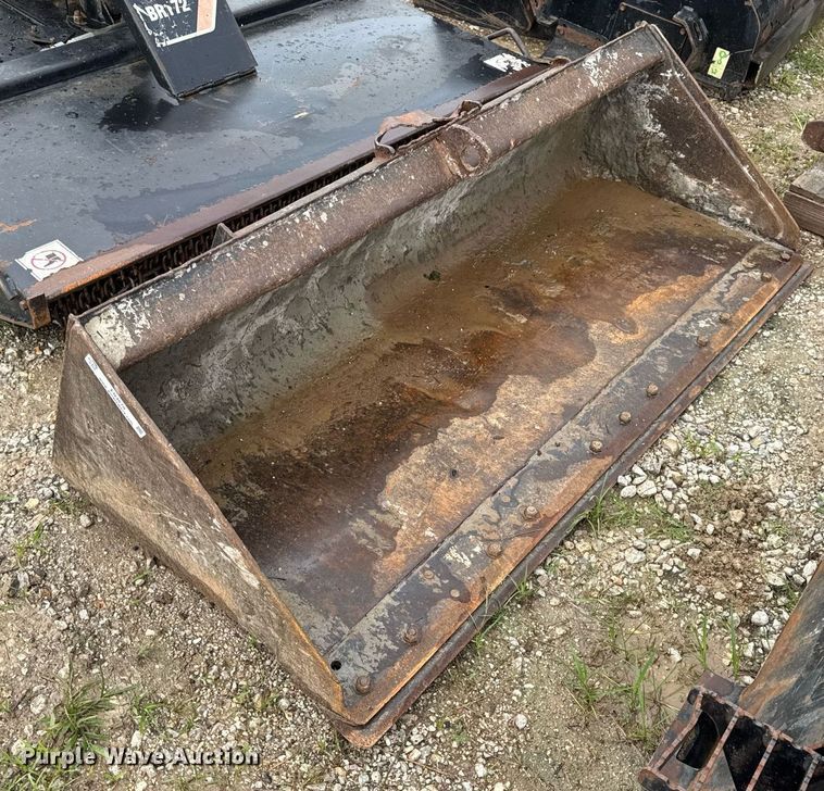 image for item EN4670 Caterpillar skid steer bucket