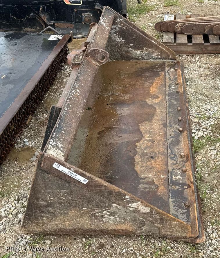 image for item EN4670 Caterpillar skid steer bucket