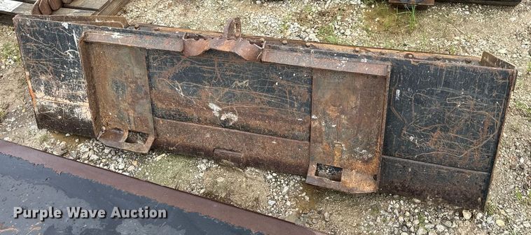 image for item EN4670 Caterpillar skid steer bucket