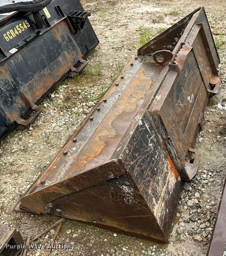 image for item EN4670 Caterpillar skid steer bucket