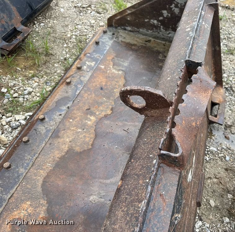 image for item EN4670 Caterpillar skid steer bucket