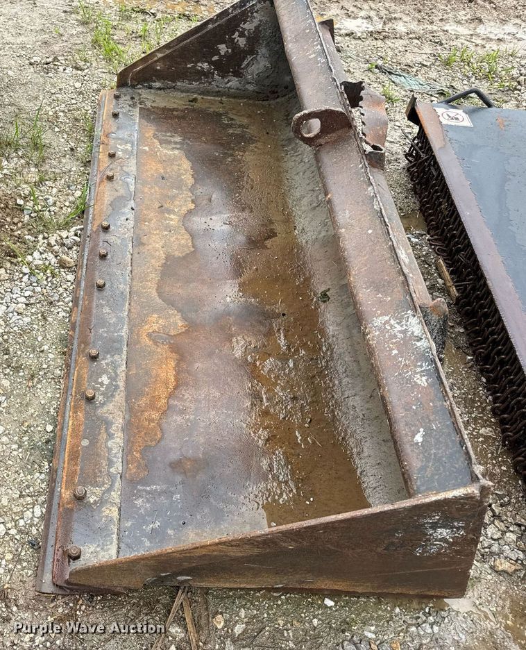 image for item EN4670 Caterpillar skid steer bucket