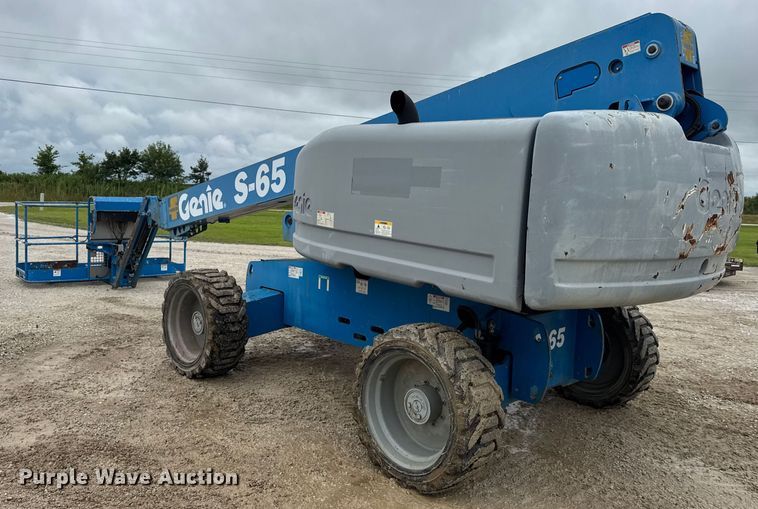 image for item EN4676 2013 Genie S-65 boom lift