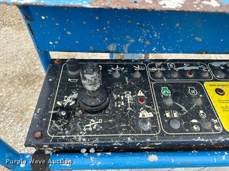 image for item EN4676 2013 Genie S-65 boom lift