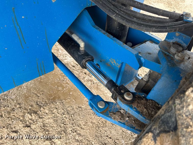 image for item EN4676 2013 Genie S-65 boom lift