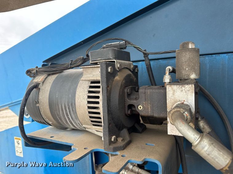 image for item EN4676 2013 Genie S-65 boom lift