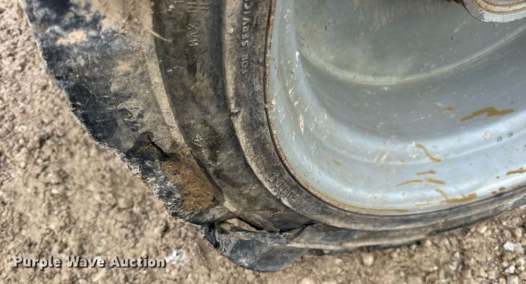 image for item EN4676 2013 Genie S-65 boom lift