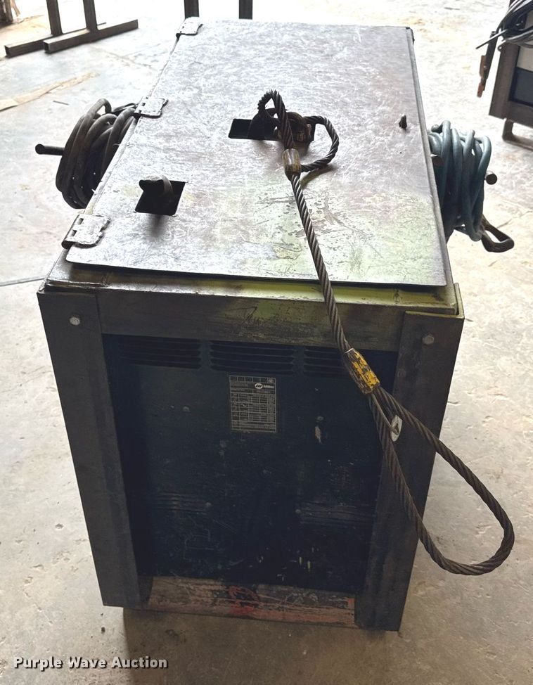 image for item EN4678 Miller Bobcat 225 welder/generator