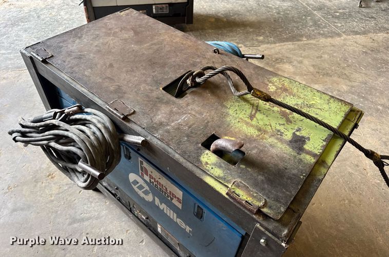 image for item EN4678 Miller Bobcat 225 welder/generator