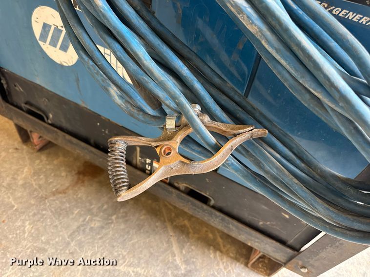 image for item EN4678 Miller Bobcat 225 welder/generator