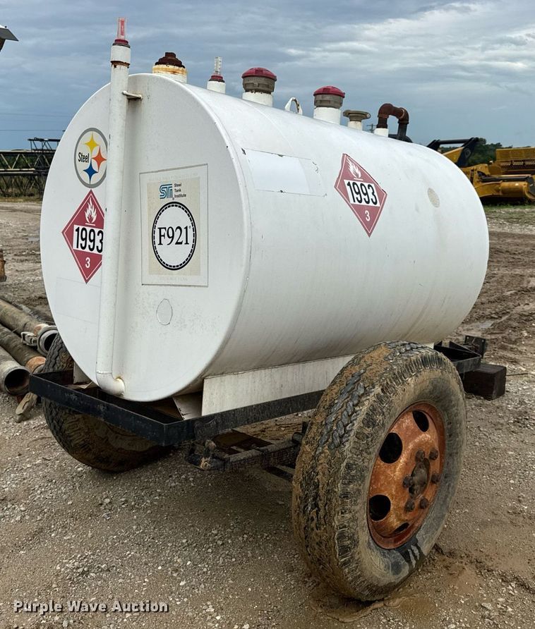 image for item EN4679 Fuel trailer