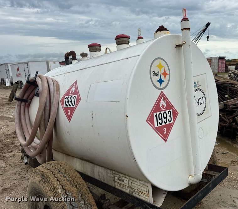 image for item EN4679 Fuel trailer