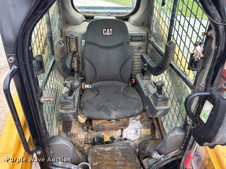 image for item EN4682 2022 Caterpillar 289D3 tracked skid steer loader