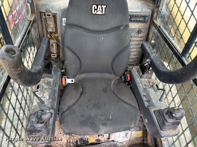 image for item EN4682 2022 Caterpillar 289D3 tracked skid steer loader