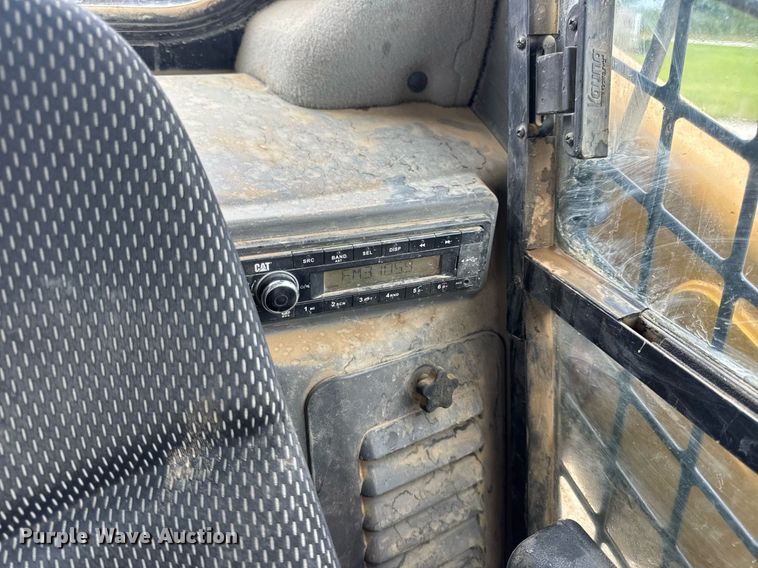 image for item EN4682 2022 Caterpillar 289D3 tracked skid steer loader