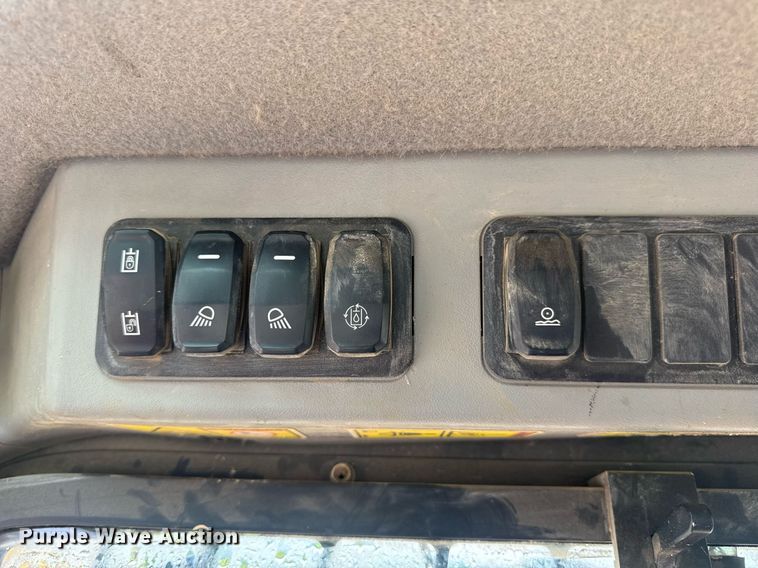 image for item EN4682 2022 Caterpillar 289D3 tracked skid steer loader