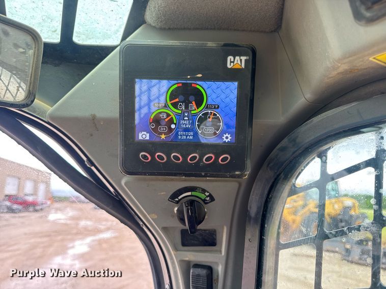 image for item EN4682 2022 Caterpillar 289D3 tracked skid steer loader