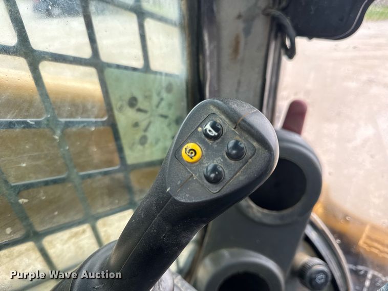 image for item EN4682 2022 Caterpillar 289D3 tracked skid steer loader