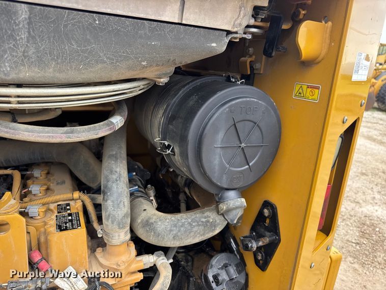 image for item EN4682 2022 Caterpillar 289D3 tracked skid steer loader