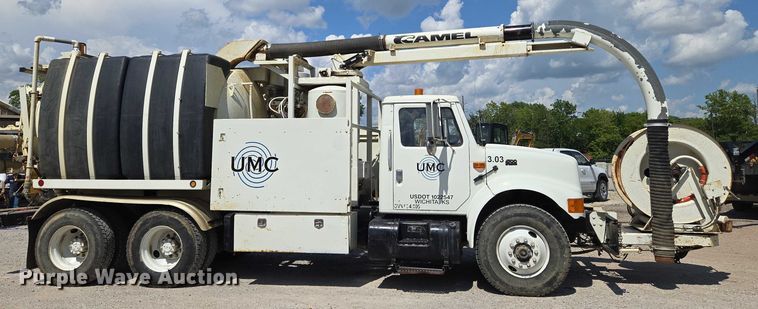 image for item EN8236 1999 International  4900 sewer jetter truck