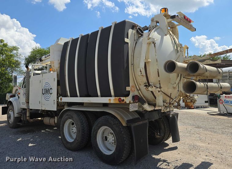 image for item EN8236 1999 International  4900 sewer jetter truck