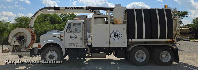 image for item EN8236 1999 International  4900 sewer jetter truck