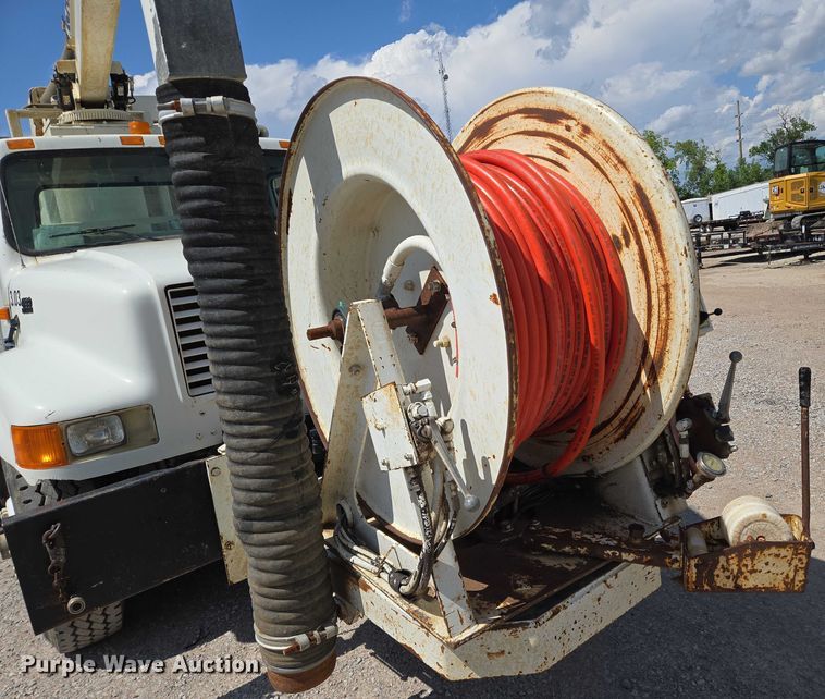 image for item EN8236 1999 International  4900 sewer jetter truck