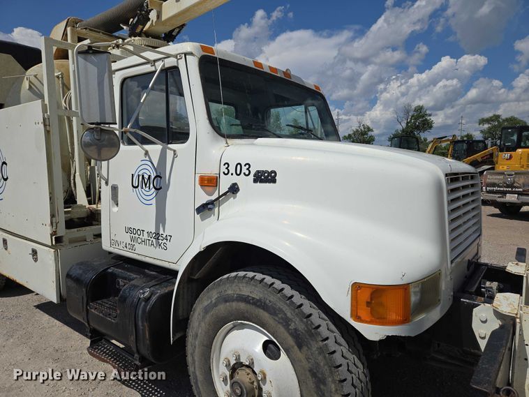 image for item EN8236 1999 International  4900 sewer jetter truck