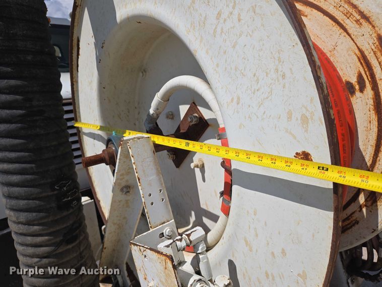 image for item EN8236 1999 International  4900 sewer jetter truck