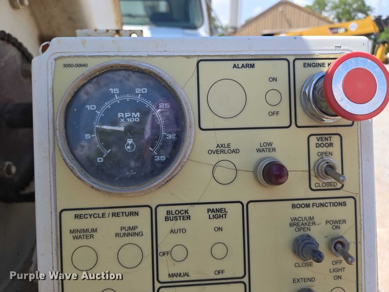 image for item EN8236 1999 International  4900 sewer jetter truck