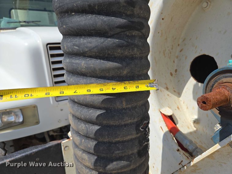 image for item EN8236 1999 International  4900 sewer jetter truck