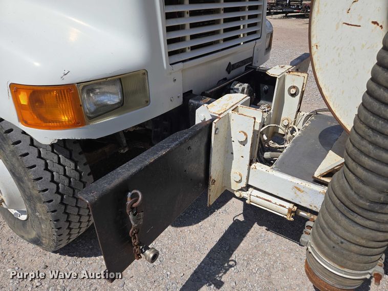 image for item EN8236 1999 International  4900 sewer jetter truck