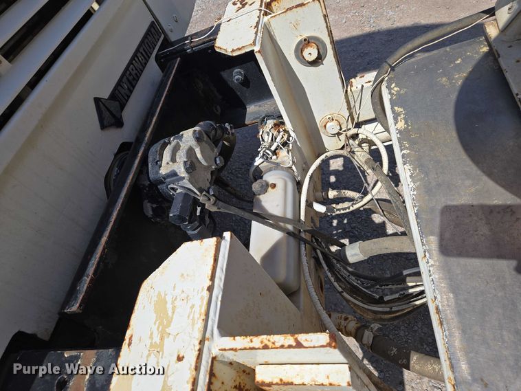 image for item EN8236 1999 International  4900 sewer jetter truck