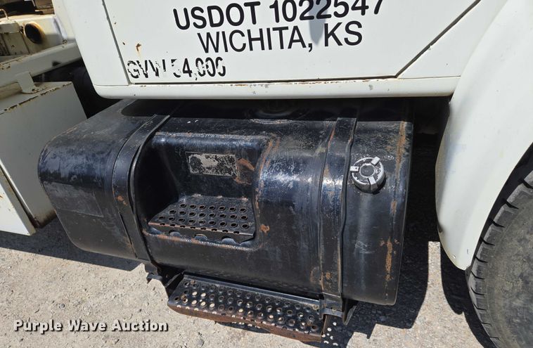 image for item EN8236 1999 International  4900 sewer jetter truck
