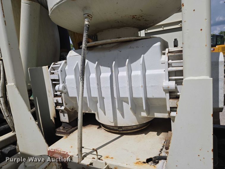 image for item EN8236 1999 International  4900 sewer jetter truck