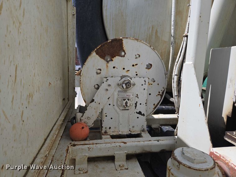 image for item EN8236 1999 International  4900 sewer jetter truck