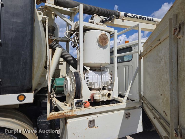 image for item EN8236 1999 International  4900 sewer jetter truck