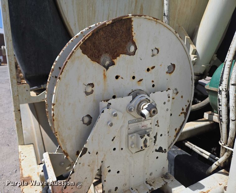 image for item EN8236 1999 International  4900 sewer jetter truck