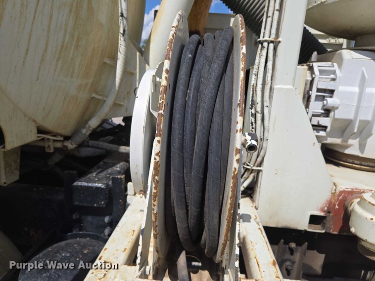 image for item EN8236 1999 International  4900 sewer jetter truck