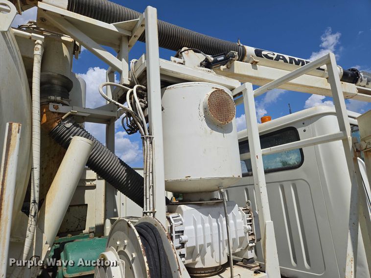 image for item EN8236 1999 International  4900 sewer jetter truck