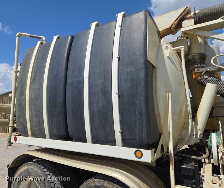 image for item EN8236 1999 International  4900 sewer jetter truck