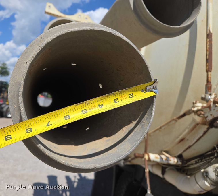 image for item EN8236 1999 International  4900 sewer jetter truck