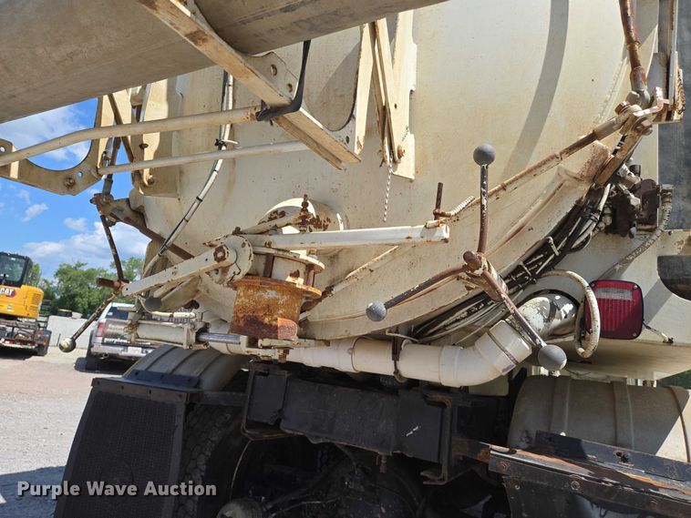 image for item EN8236 1999 International  4900 sewer jetter truck