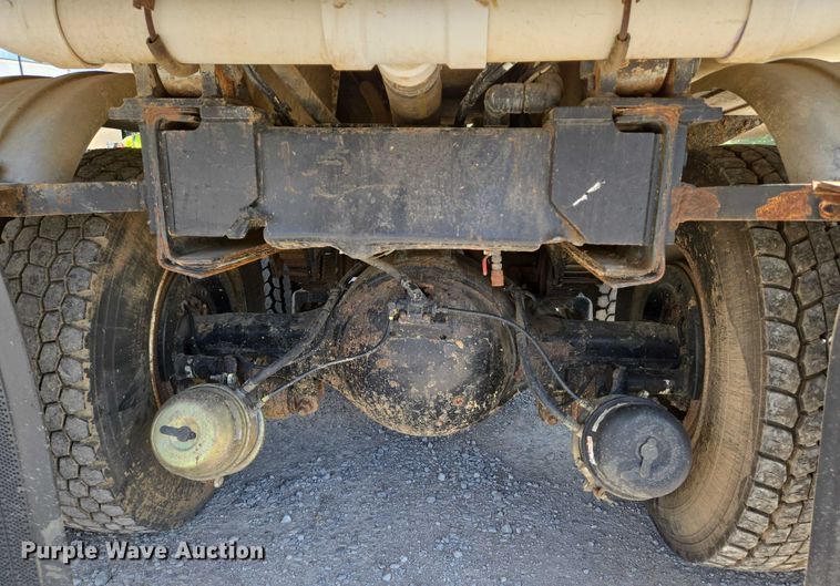 image for item EN8236 1999 International  4900 sewer jetter truck