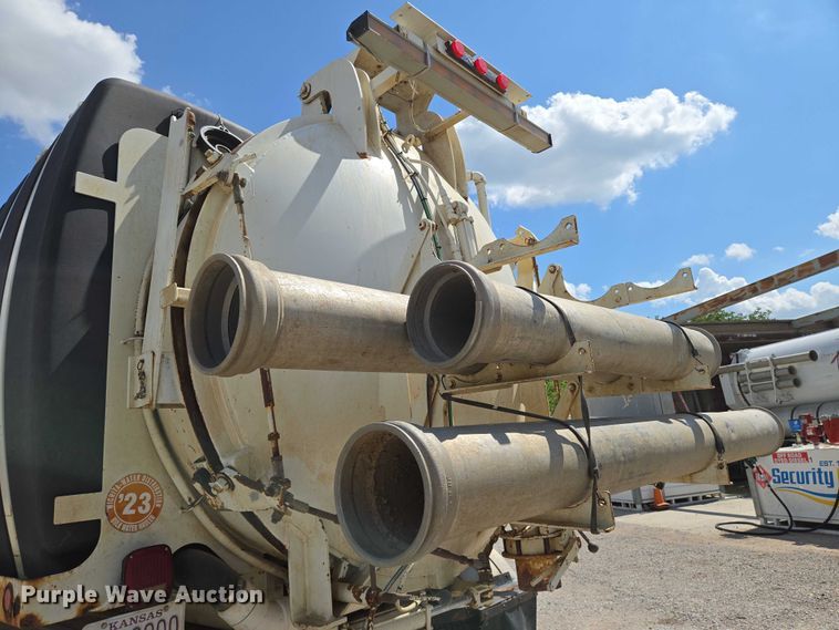 image for item EN8236 1999 International  4900 sewer jetter truck